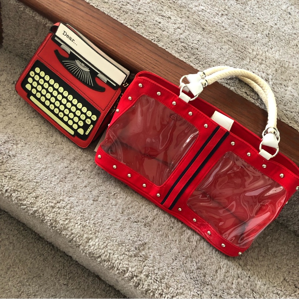 Red Display Handbag - Picture 6 of 7